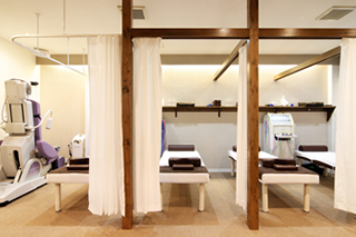 院内の様子 | くさつ鍼灸整骨院【肩こり・腰痛・膝痛・交通事故・各種